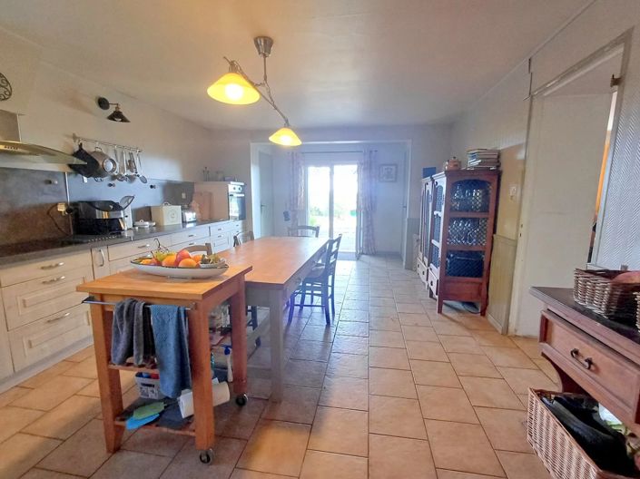 Image No.8-4 Bed House for sale