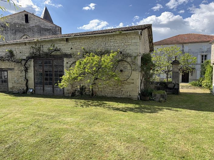 Image No.2-6 Bed House for sale