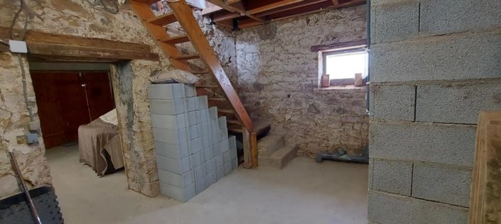 Image No.10-2 Bed House for sale