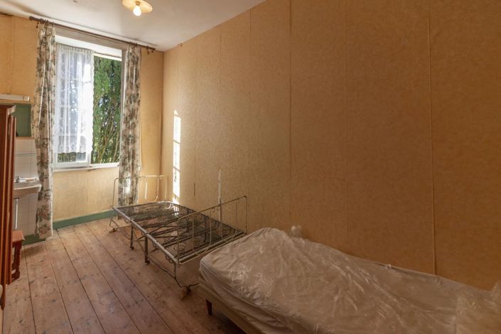 Image No.12-7 Bed House for sale