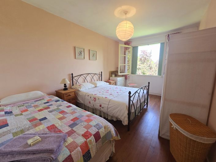Image No.7-7 Bed House for sale