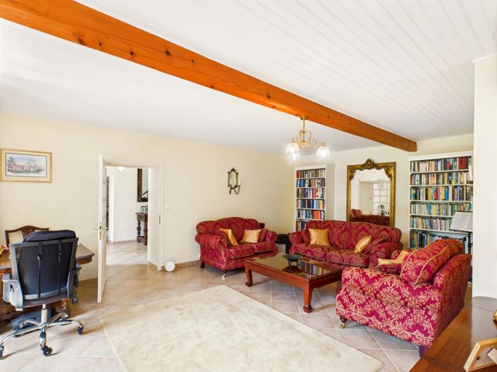 Image No.5-8 Bed House for sale