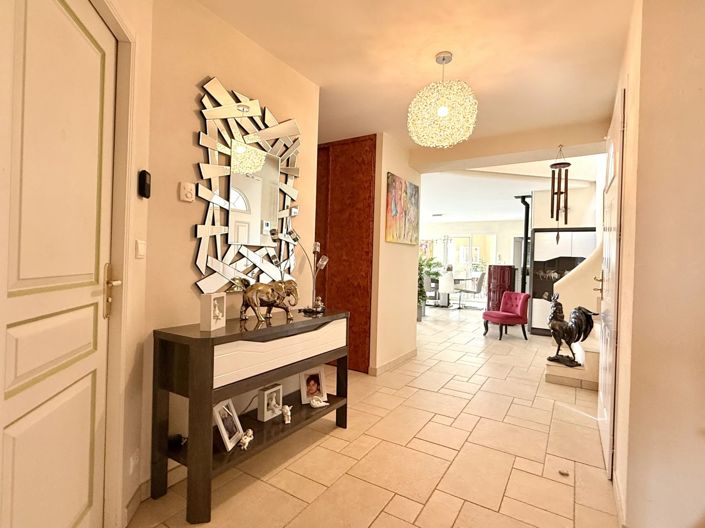 Image No.10-3 Bed House for sale