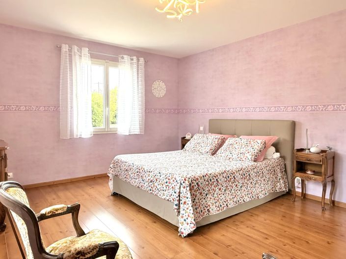 Image No.11-3 Bed House for sale