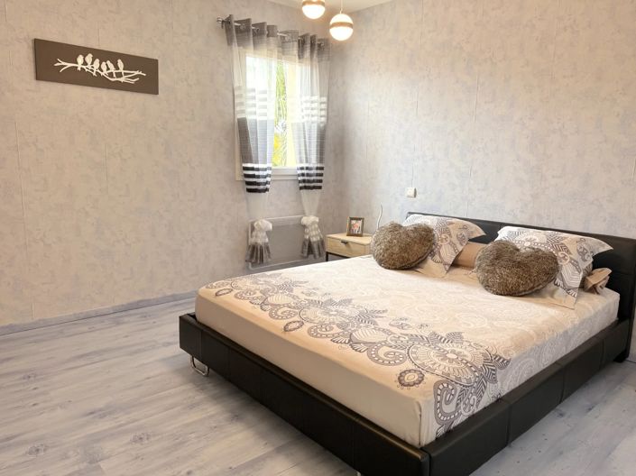 Image No.14-3 Bed House for sale