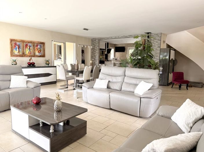 Image No.6-3 Bed House for sale