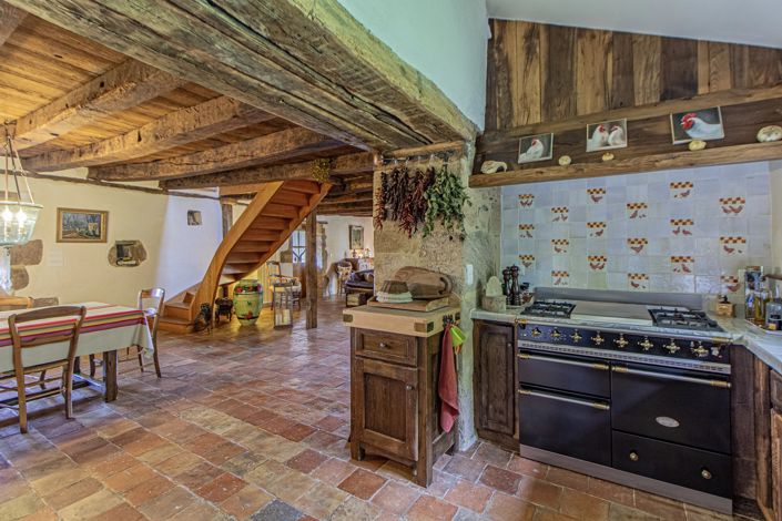 Image No.9-6 Bed House for sale