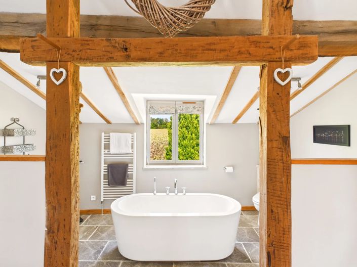 Image No.8-8 Bed House for sale