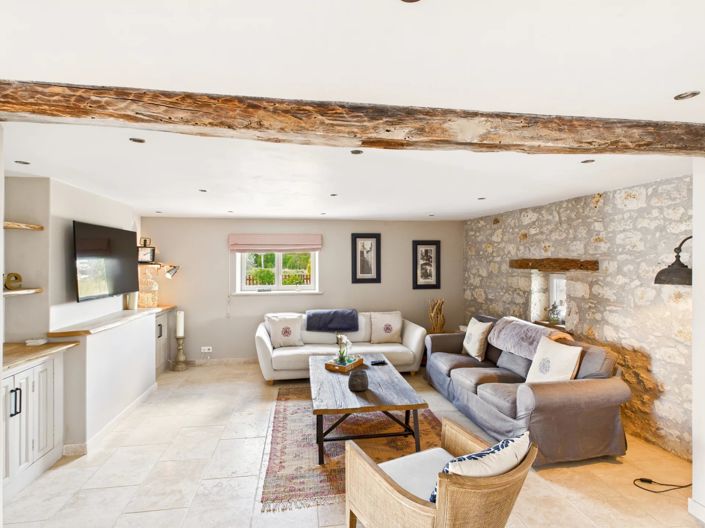 Image No.6-8 Bed House for sale