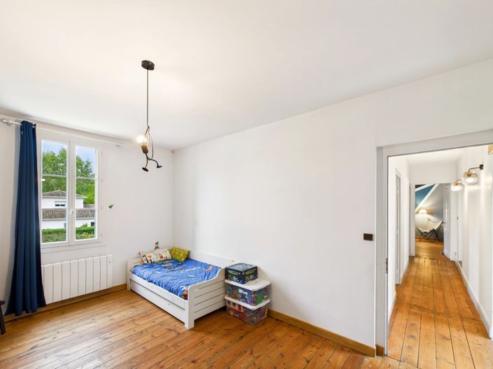 Image No.11-8 Bed House for sale