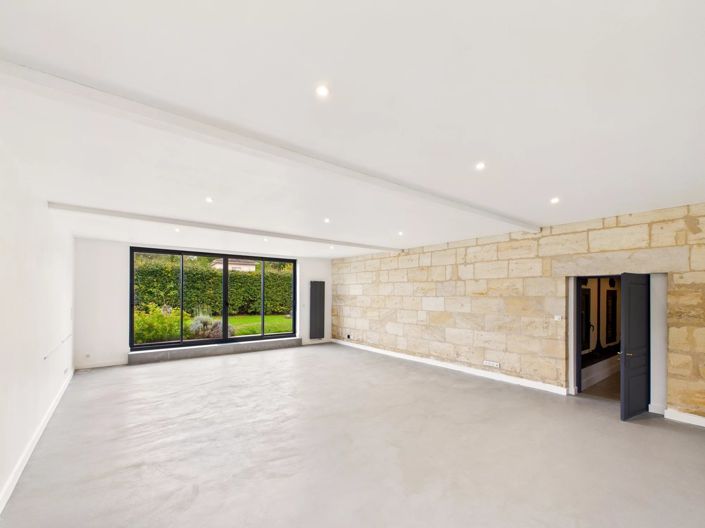 Image No.5-8 Bed House for sale