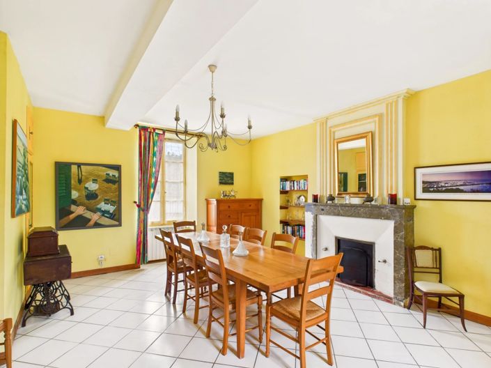 Image No.5-8 Bed House for sale