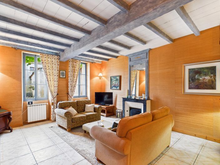 Image No.7-8 Bed House for sale