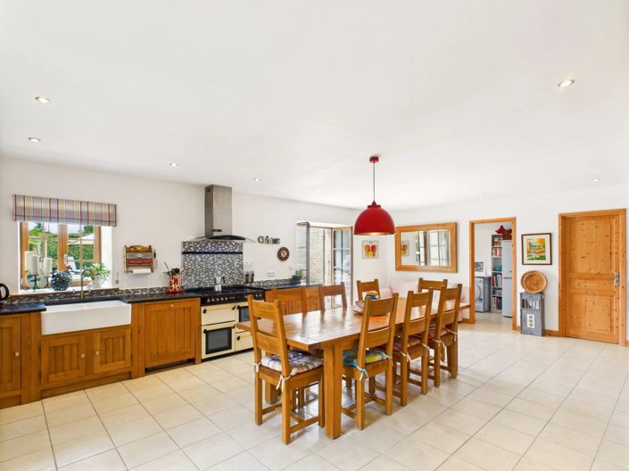 Image No.3-8 Bed House for sale