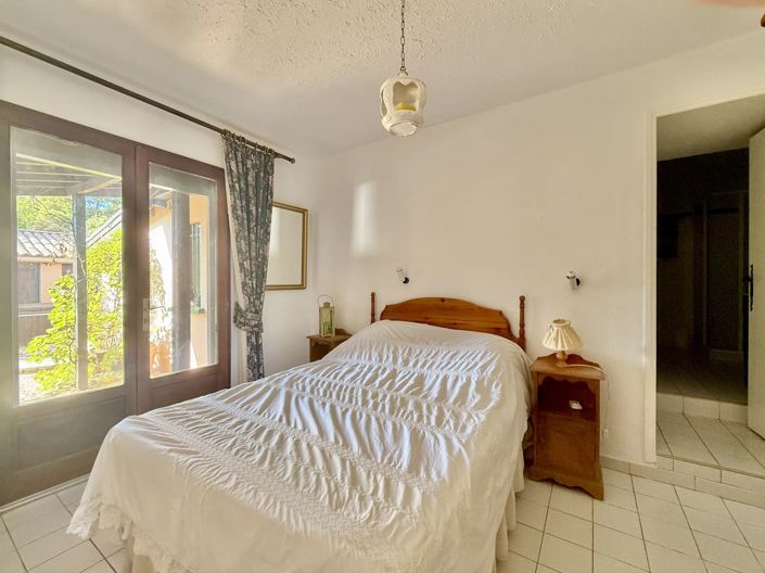 Image No.8-4 Bed House for sale