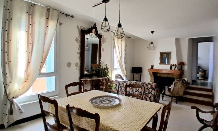 Image No.8-5 Bed House for sale