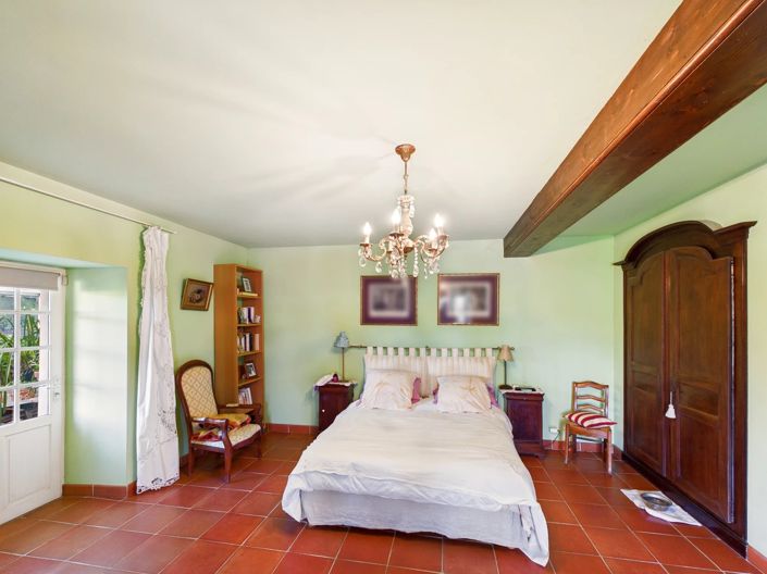 Image No.9-5 Bed House for sale