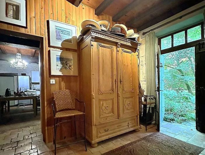 Image No.6-4 Bed House for sale