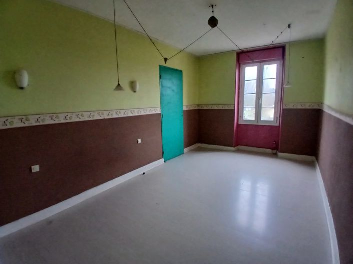 Image No.10-3 Bed House for sale