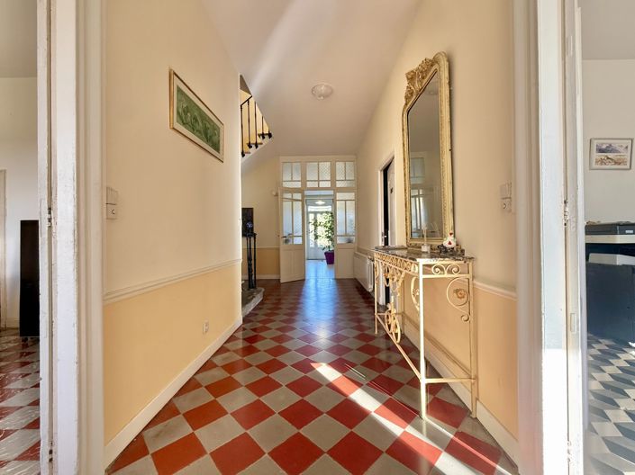 Image No.7-6 Bed House for sale