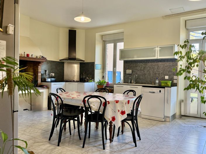 Image No.9-6 Bed House for sale