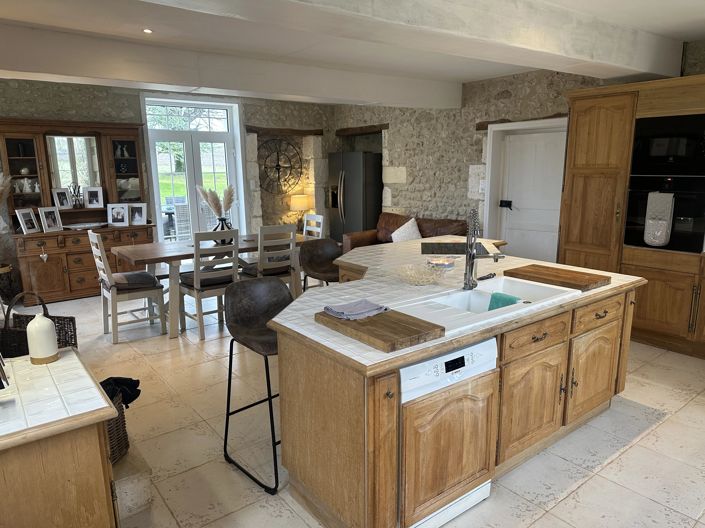 Image No.2-5 Bed House for sale