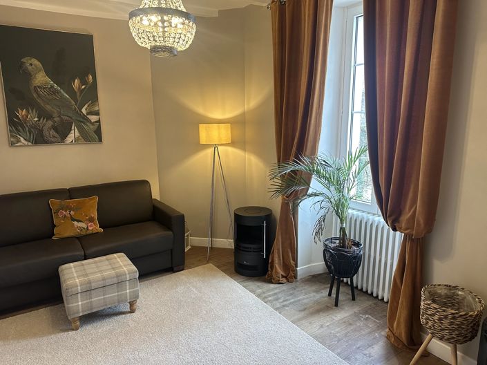 Image No.8-5 Bed House for sale