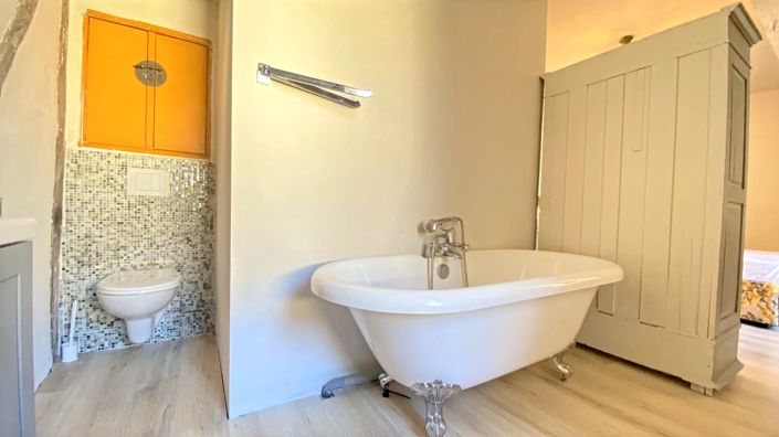 Image No.10-3 Bed House for sale