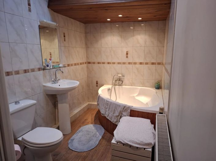 Image No.9-5 Bed Farmhouse for sale