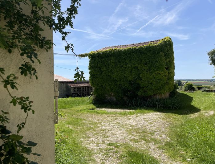 Image No.2-5 Bed Farmhouse for sale