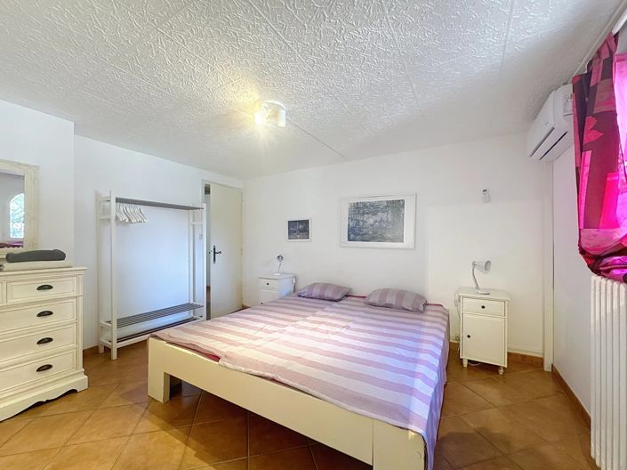Image No.10-6 Bed House for sale