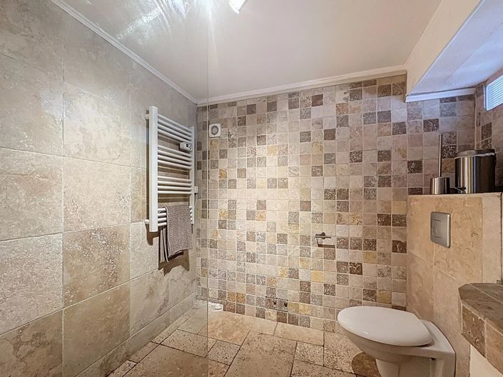 Image No.11-6 Bed House for sale