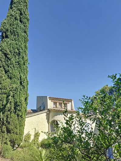 Image No.8-6 Bed House for sale