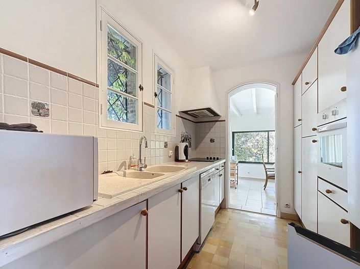 Image No.6-6 Bed House for sale