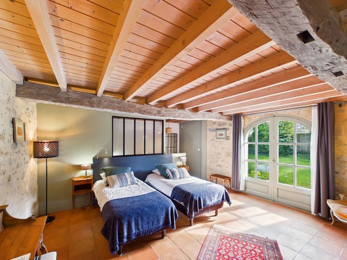 Image No.6-7 Bed House for sale