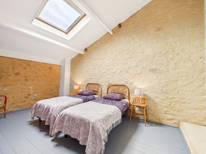 Image No.9-7 Bed House for sale