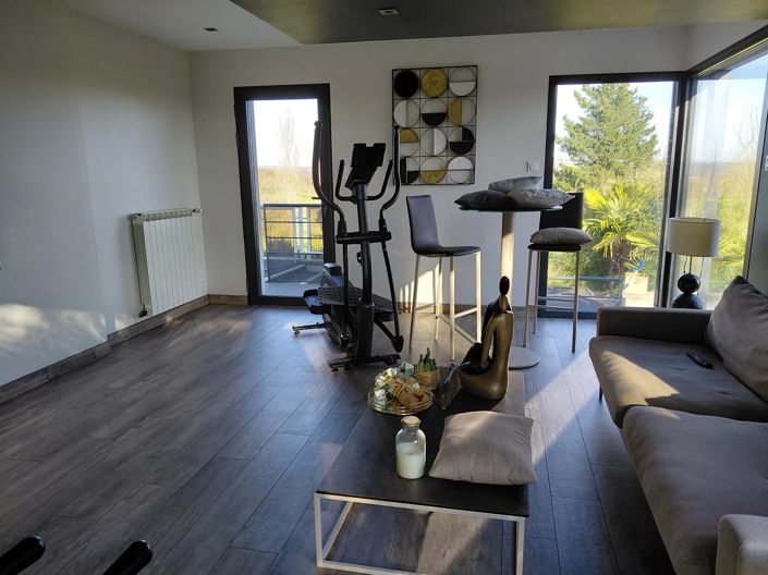 Image No.6-5 Bed House for sale