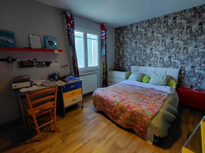 Image No.8-5 Bed House for sale