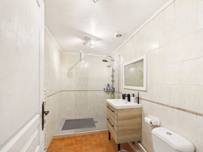 Image No.7-3 Bed House for sale