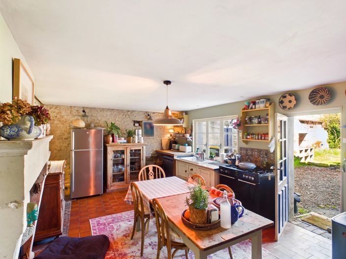 Image No.6-6 Bed House for sale