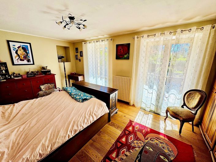 Image No.6-6 Bed House for sale