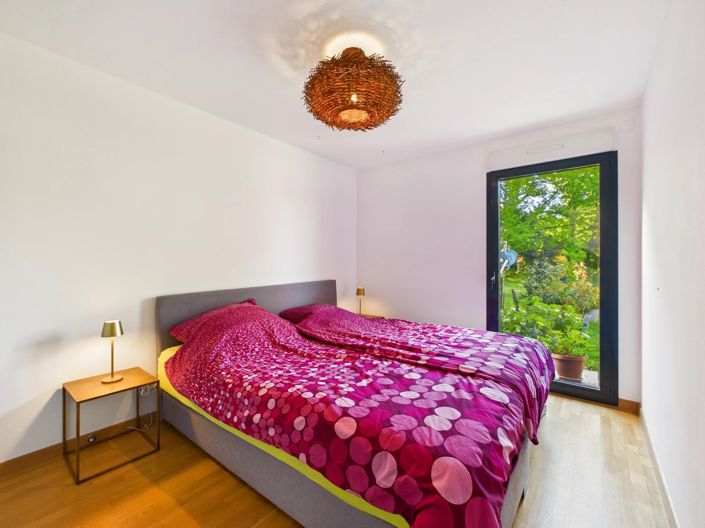Image No.6-5 Bed House for sale