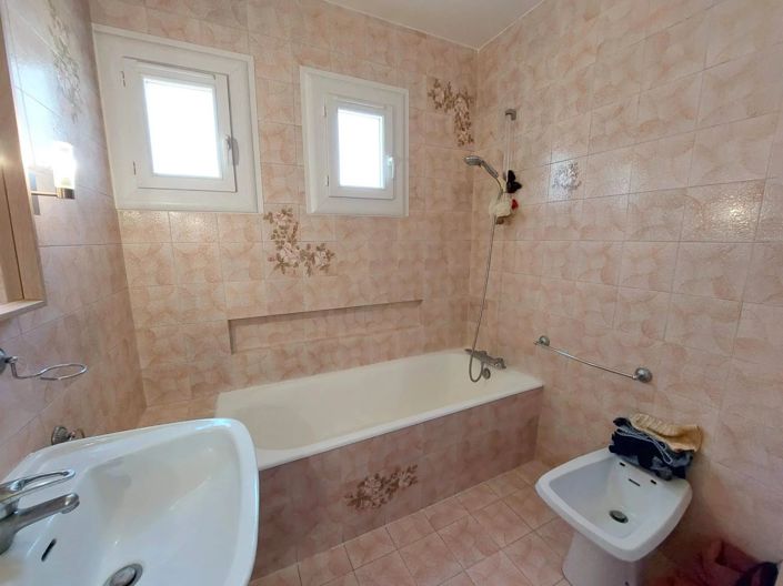 Image No.10-5 Bed House for sale
