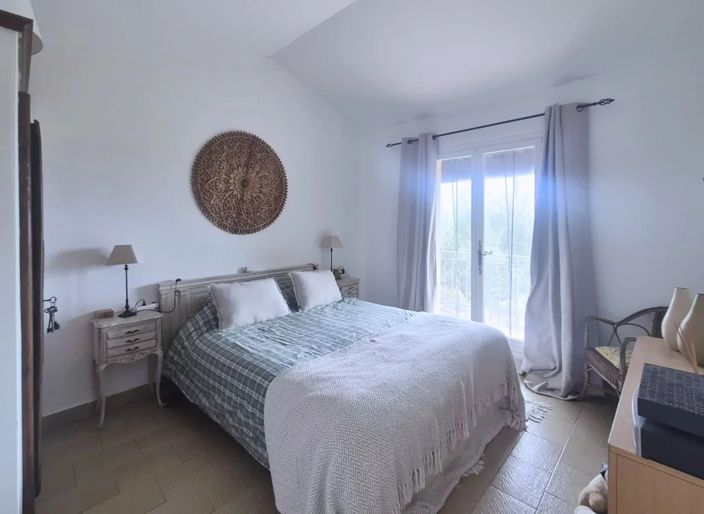 Image No.10-3 Bed House for sale