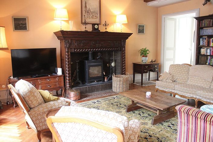 Image No.6-10 Bed House for sale