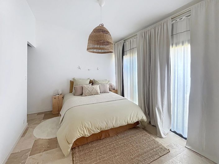Image No.14-10 Bed House for sale