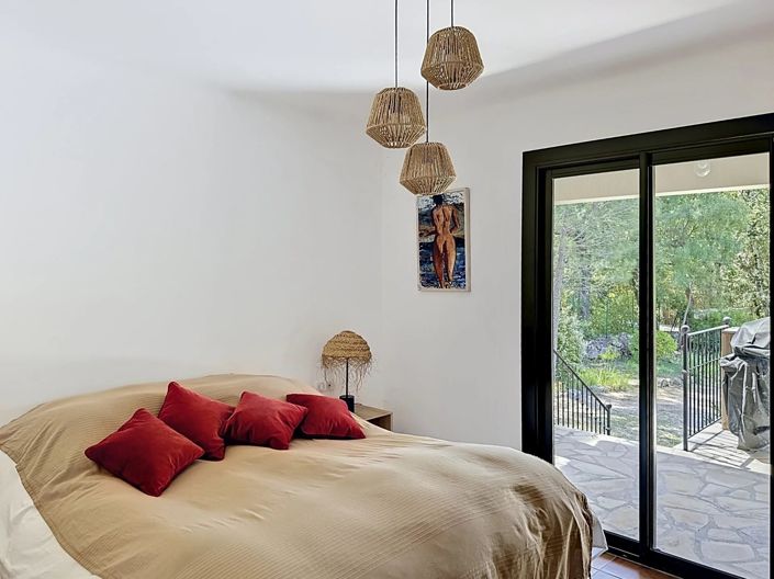 Image No.10-5 Bed House for sale