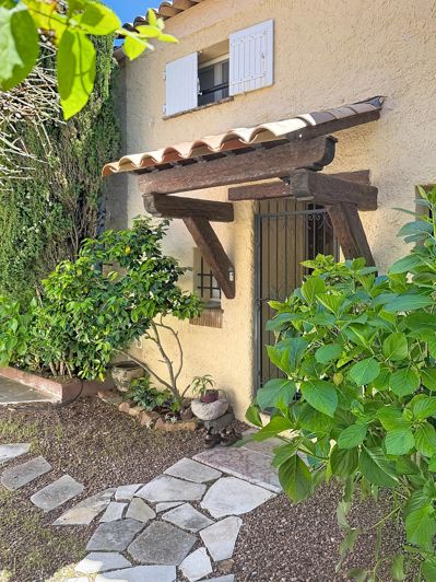 Image No.2-Maison de 1 chambre à vendre à Saint-Raphael