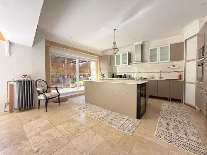 Image No.6-5 Bed House for sale