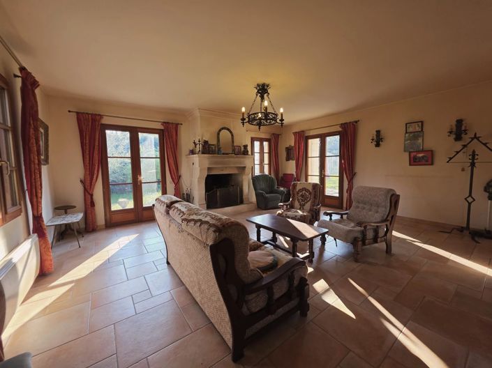 Image No.2-8 Bed House for sale